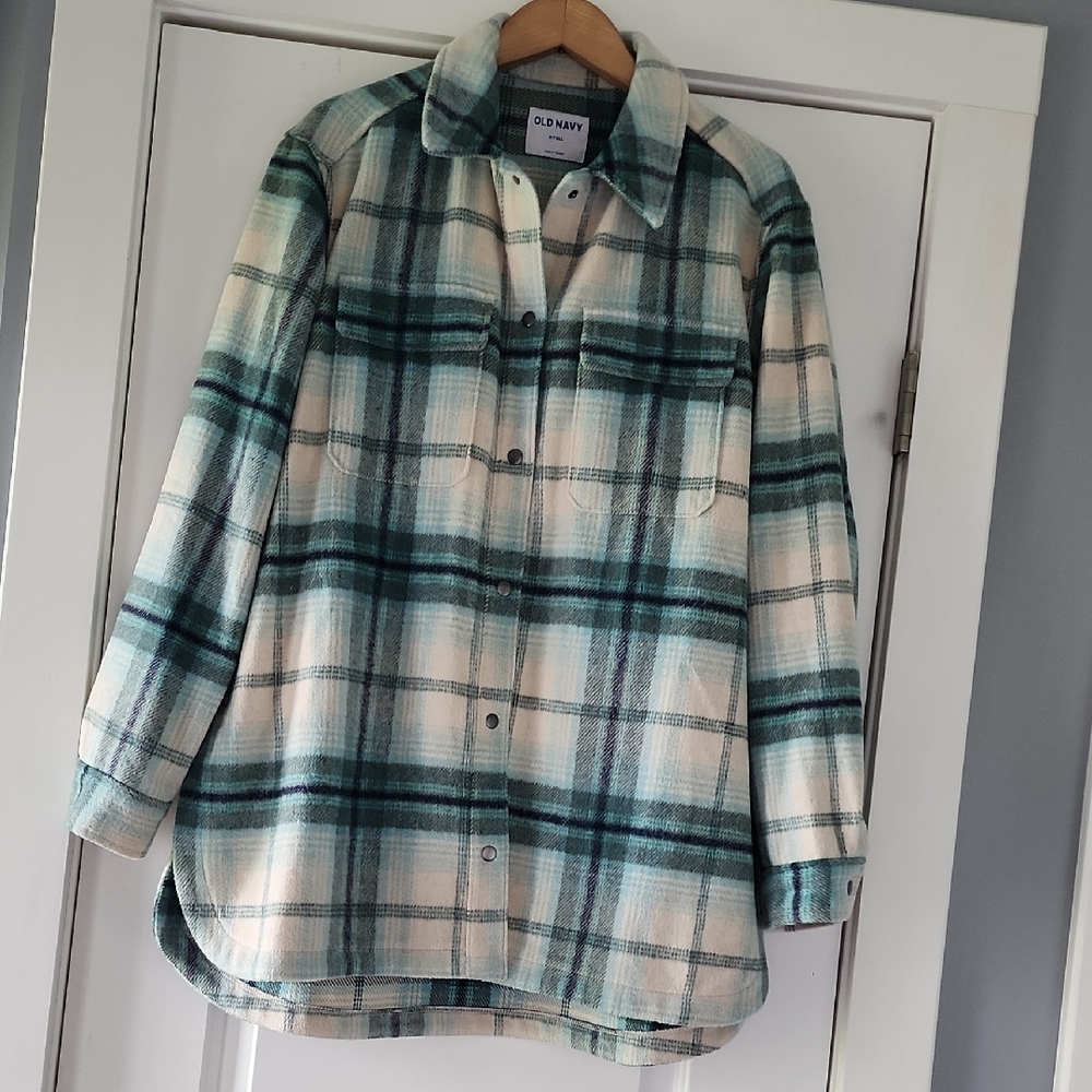 NWOT....Old Navy Plaid Button-Up Shacket Jacket!